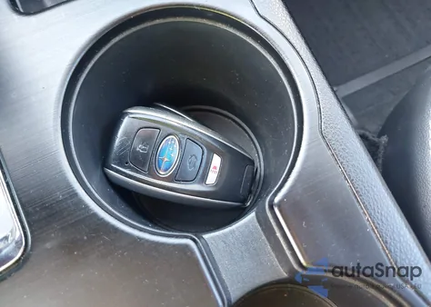 2017 Subaru Outback 3.6R Limited из США, поврежденный, VIN 4S4BSENC2H3416110